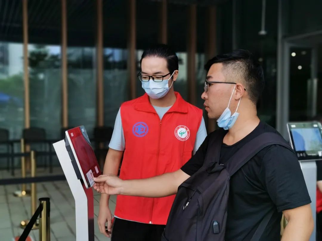 跨越两个校区的坚守
